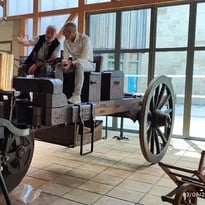 Découverte de l'Espace Cugnot avec le premier véhicule automobile en fonctionnement : le Fardier.