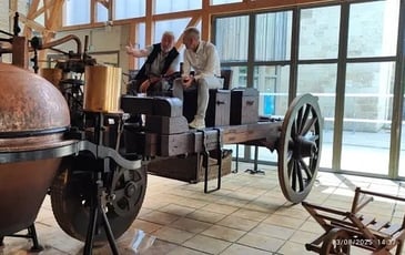 Découverte de l'Espace Cugnot avec le premier véhicule automobile en fonctionnement : le Fardier.
