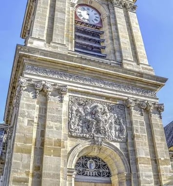 Présentation par un architecte du patrimoine des travaux de restauration réalisés sur l'église Notre-Dame