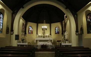 Découvrez une église de style néo-roman